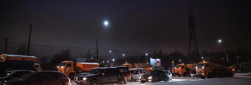 В Великом Новгороде будут эвакуировать автомобили, мешающие уборке улиц от снега по ночам